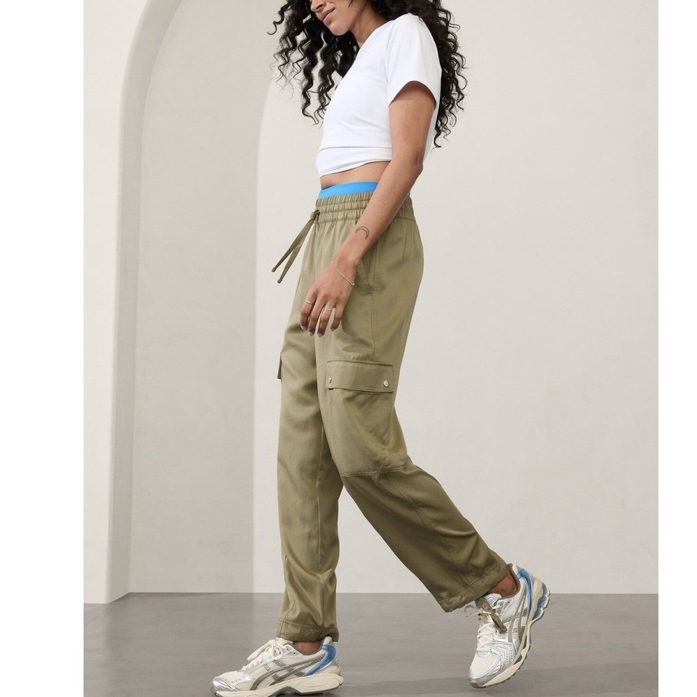 Athleta Celestial High Rise Utility Cargo Pants Women Large Green Tencel Lyocell